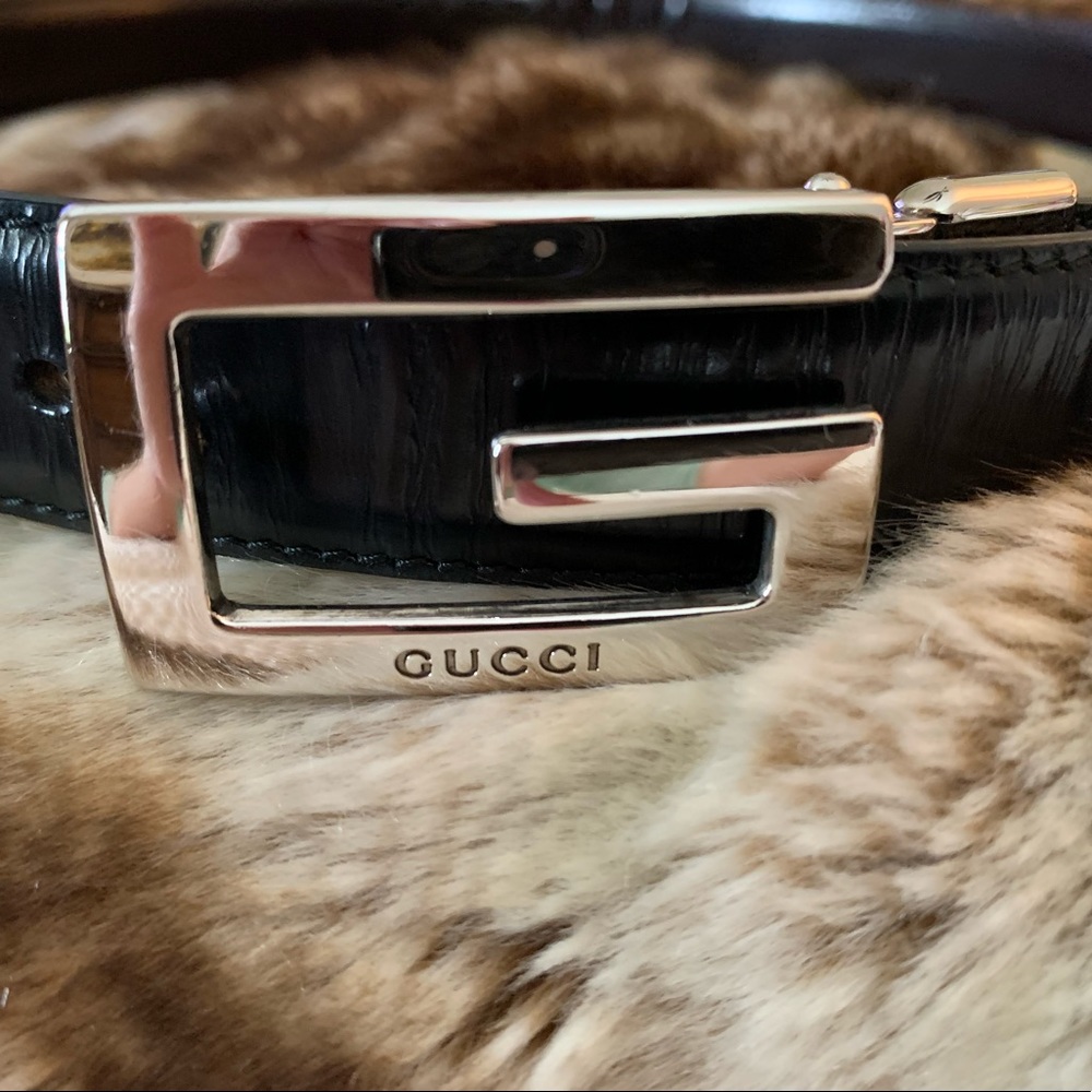 Gucci leather reversible belt.